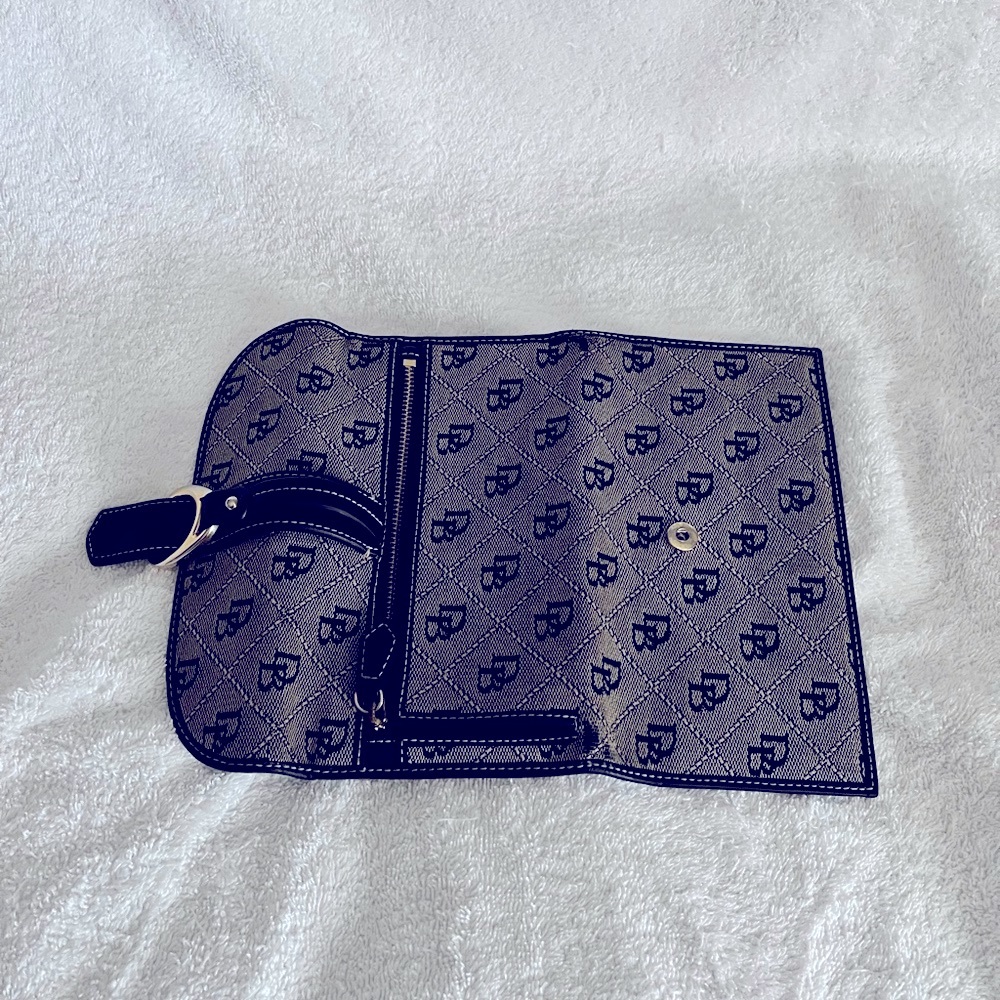 🔥Dooney & Bourke fabric organizer wallet grey and black signature wallet. EUC - Picture 4 of 14